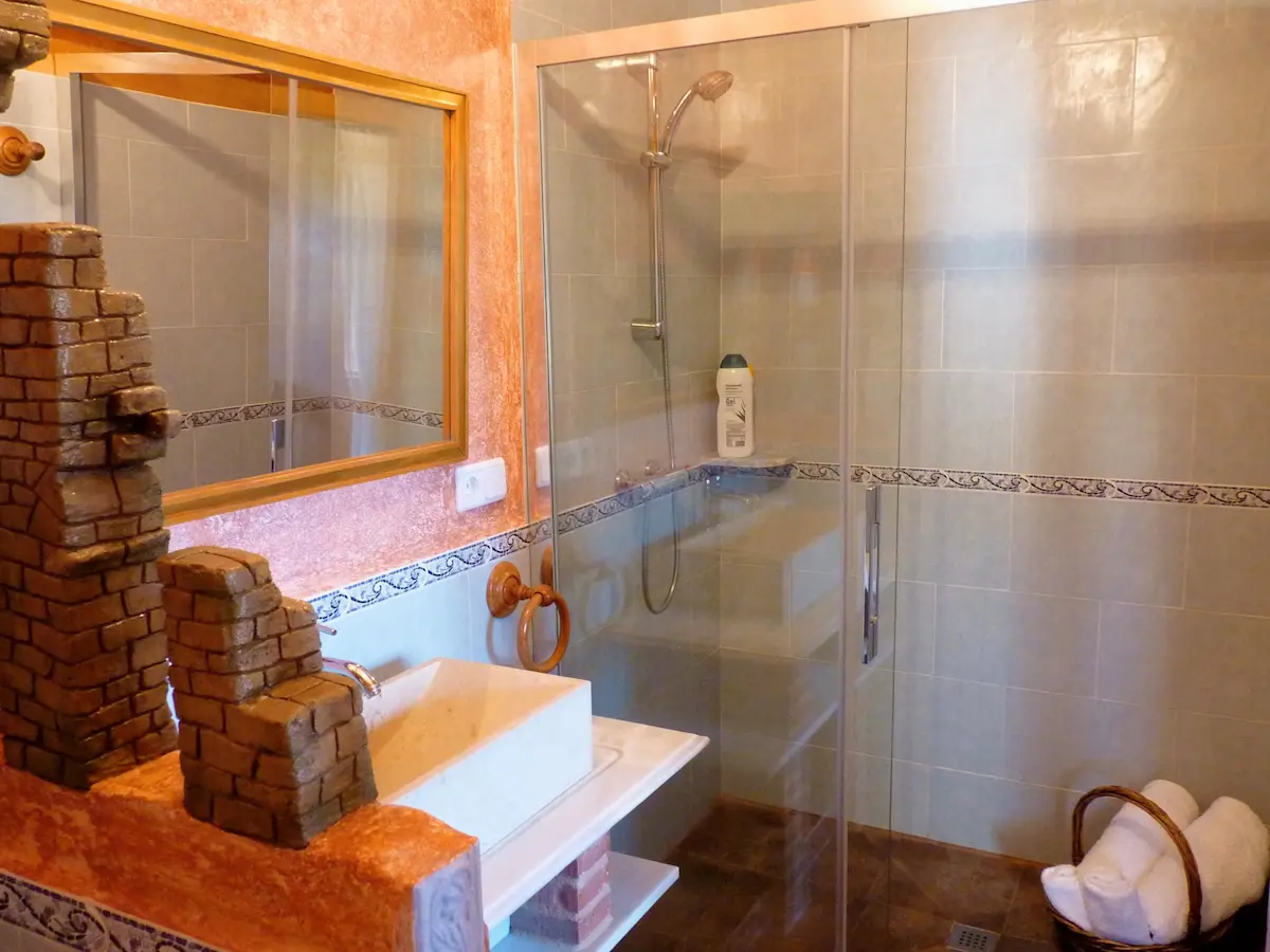 Baño Romano3-habitacion-romana-astorga-camino-santiago Baño Romano3-habitacion-romana-astorga-camino-santiago